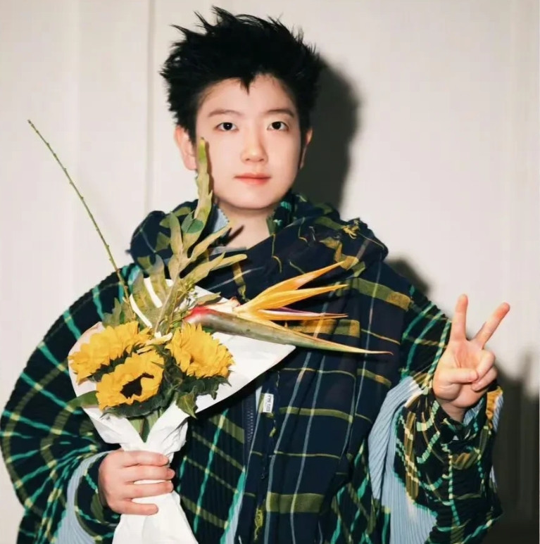 恭喜孙颖莎，孙颖莎值得！这是50多万球迷爱的表达！孙颖莎《嘉人》杂志开售24小时
