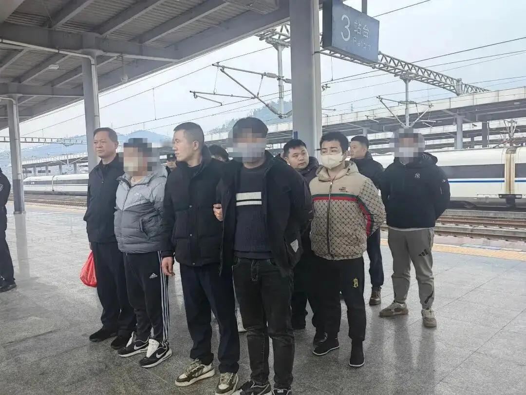 万万没想到，一次聚会饭局，竟然变成杀猪局，幸好他多留了个心眼。2025年11