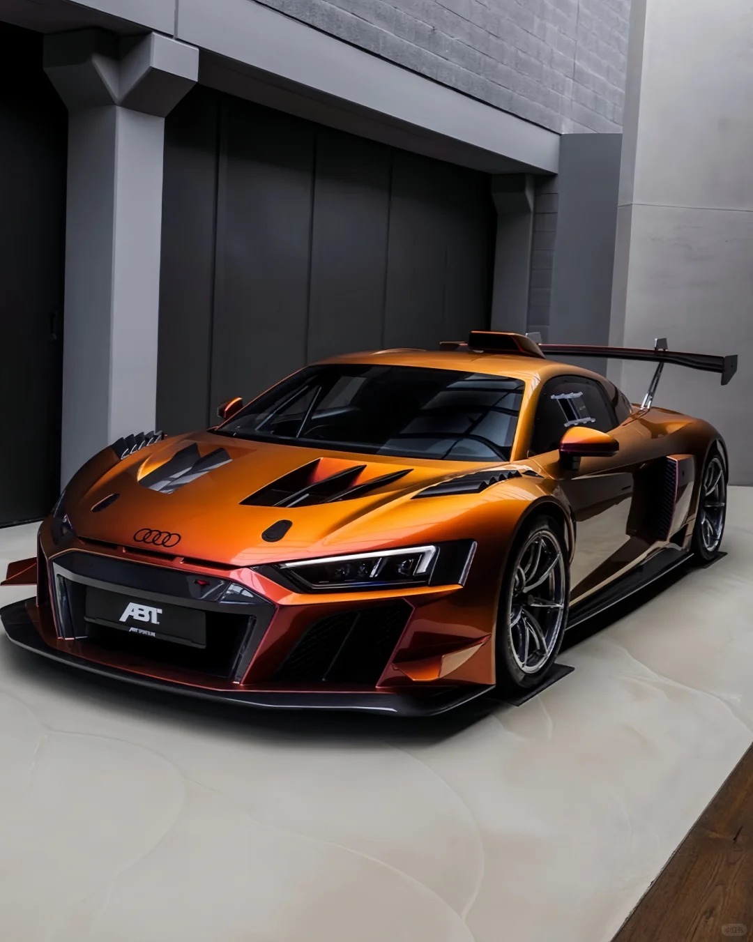ABT操刀奥迪R8GT2赛车打造的XGT高定版赛车，渐变色彩太牛了车