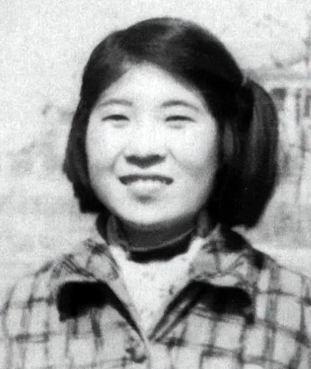 1958年，爱国将领杨虎城的女儿杨拯陆在筹备婚礼期间离奇失踪，几日后，她的尸体出