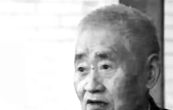 1949年，渣滓洞大屠杀，特务拿着冲锋枪，挨个监舍扫射，刘德彬抢在特务开枪之前，