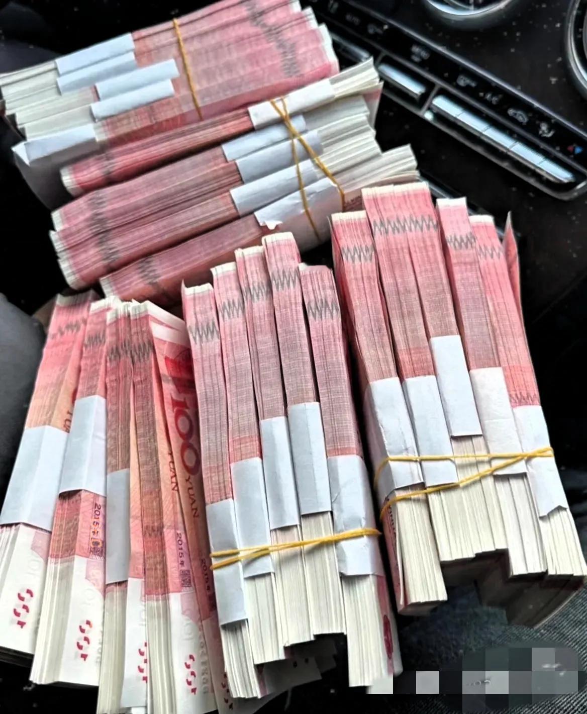 奉劝各位一句！如果你现在手上有20万现金，别急着拿去买黄金。黄金这玩意儿，是