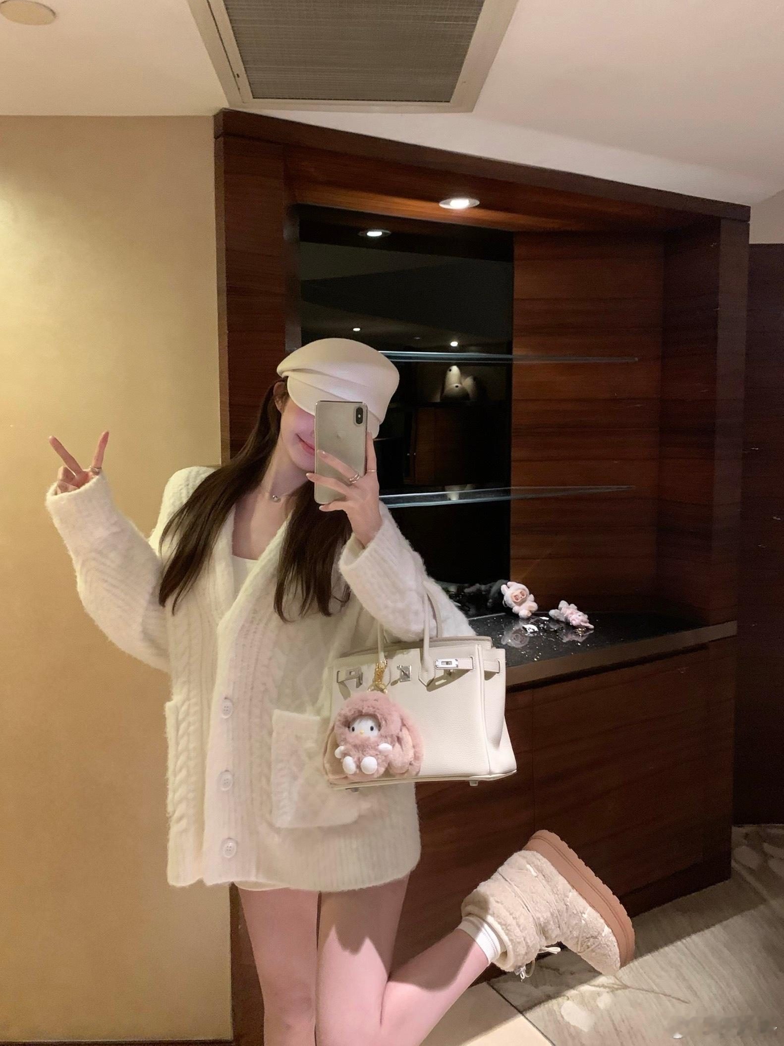 jijilulu积极璐8/2520:00永远穿不腻的毛衣外套🧶奶白色真的显得