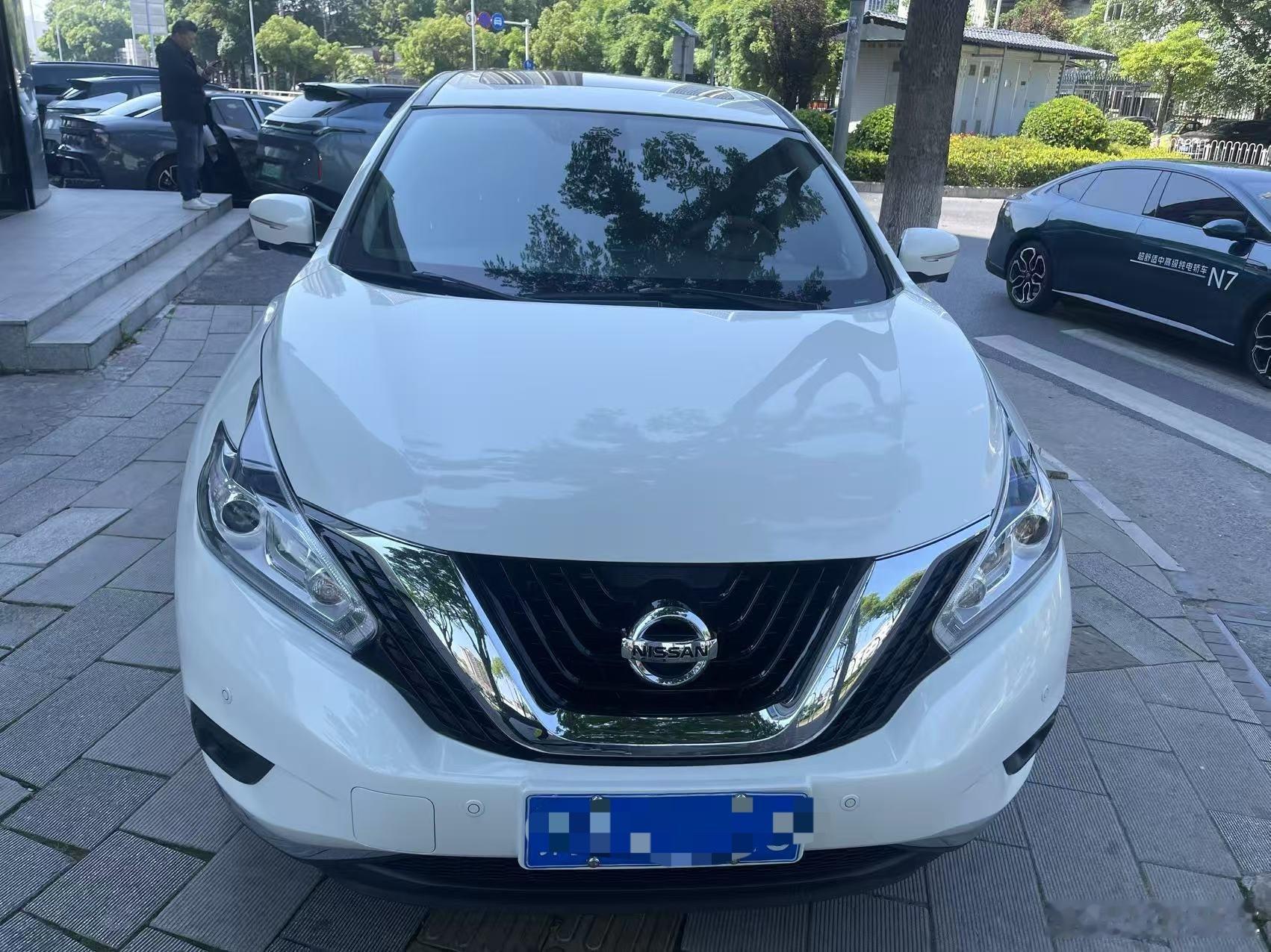 店里收购今天去看台车22年上牌的日产楼兰，2.5豪华版跑了15万公里[捂脸哭][允