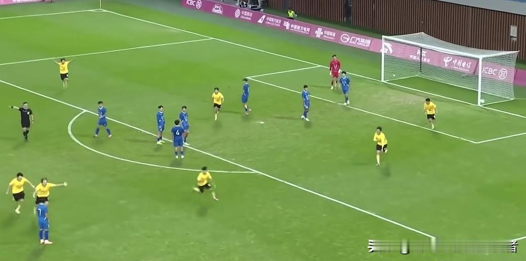 最关心的仍然是足球。本届全运会该组别强队实力趋近，胜负系于临场状态与临场运气