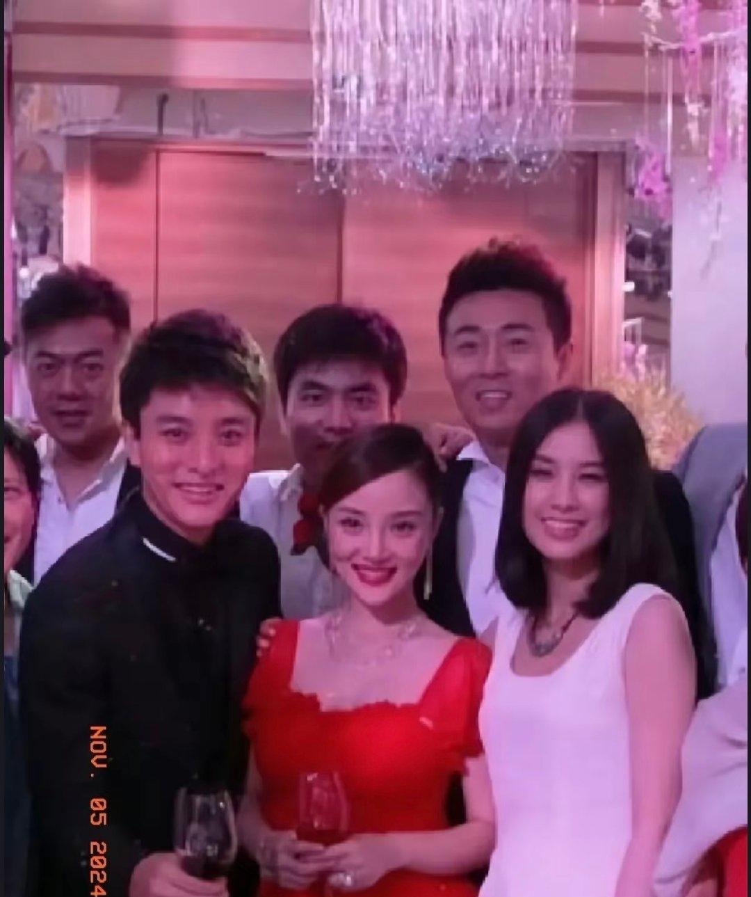 贾乃亮还是眼光太差啊选择甜馨的妈妈当老婆，放着那么好的黄圣依不要。贾乃亮竟
