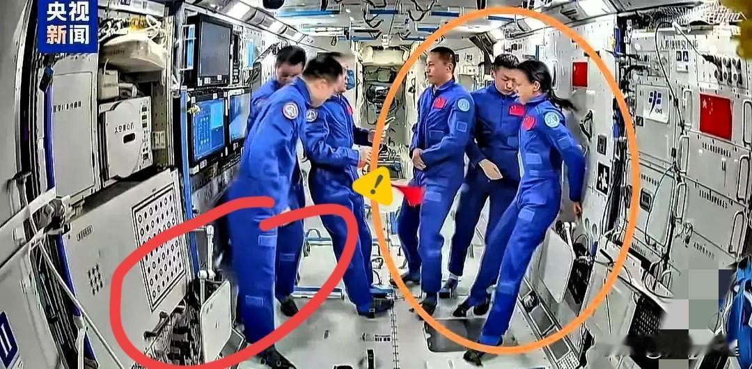 本来看到神舟21号和神舟23号航天员交接仪式，是非常开心的。当我看到角落里的黎