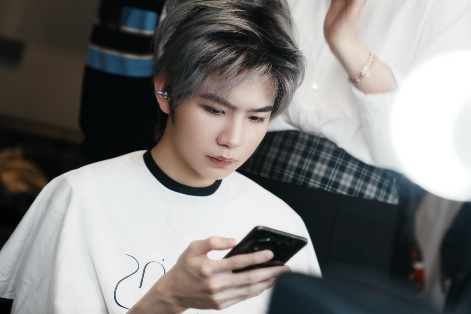 LGD全员今晚首播妆照超话创作官​​​
