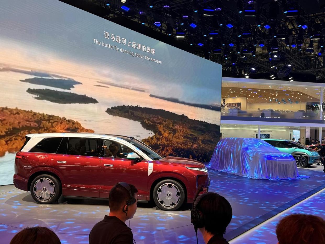 伤害性不大，侮辱性极强！当燃油车车主还在吐槽新能源汽车不如油车加油快时，被比亚迪