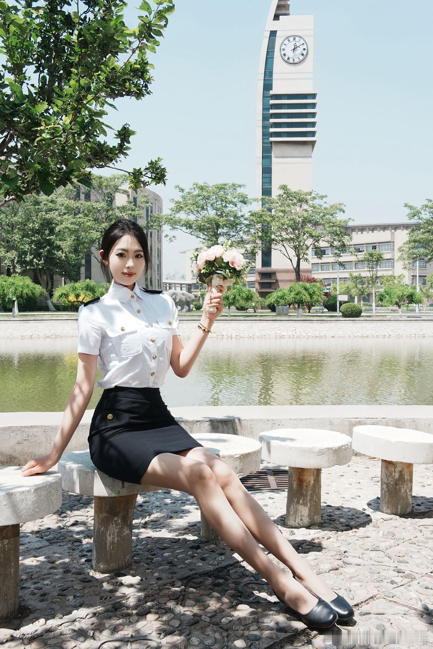 空乘专业小姐姐的毕业季，制服丝袜小皮鞋，气质拉满～​​​