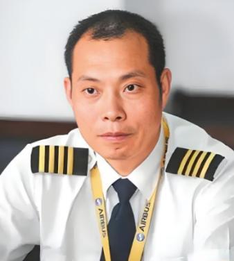 2018年，英雄机长刘传建拯救上百个生命，被川航奖励500万元，然而，她的妻子却