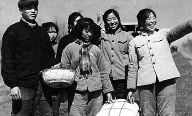 1977年秋，知青点里只剩王建全和杜玉娟了。那天，王建全对杜玉娟说：“姐，我要