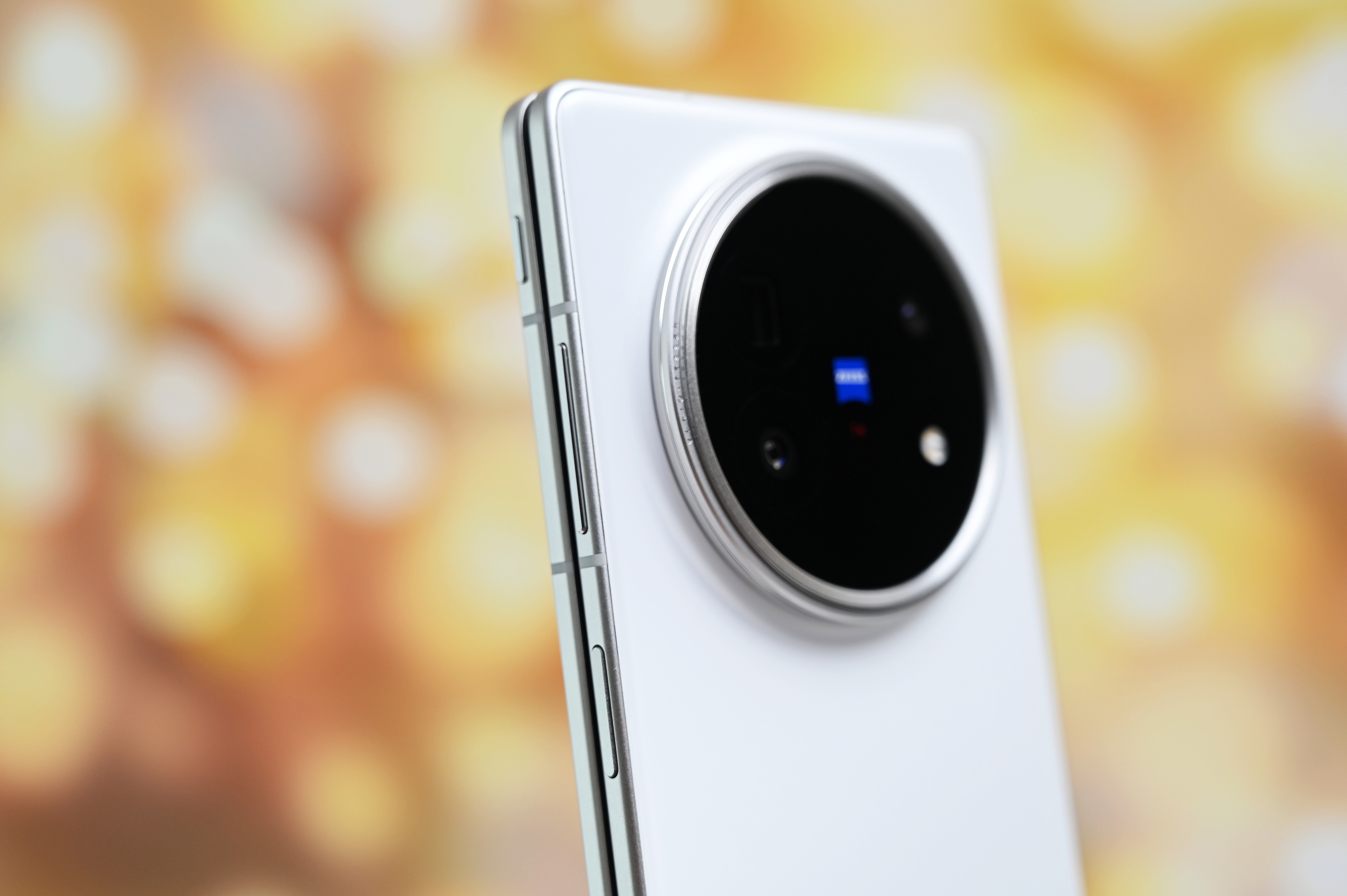 折叠手机哪家折痕控制得最好这几年我的主力机一直有一台是折叠屏，真正用大屏的时候主