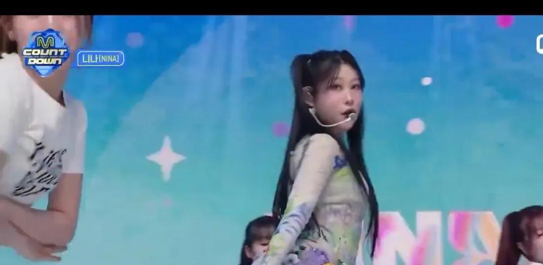 小沈阳女儿沈佳润直接杀疯韩国娱乐圈！首次登台就霸气喊话要成为下一个Jennie，
