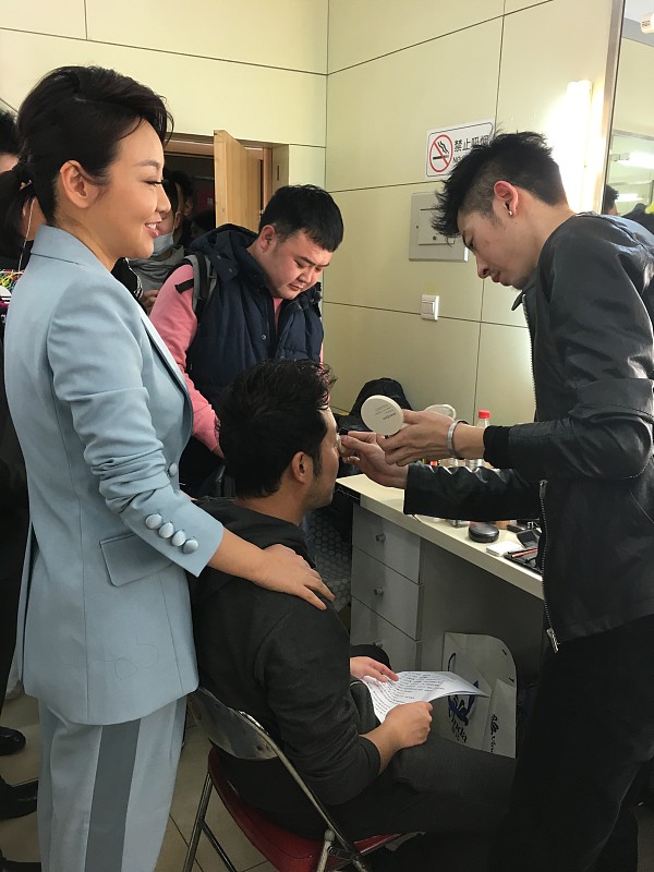 真的不是所有情况都能套“一白遮百丑”的公式。刘诗诗是典型的肤白衬人，冷调白皮配她自带的芭蕾舒展体态，