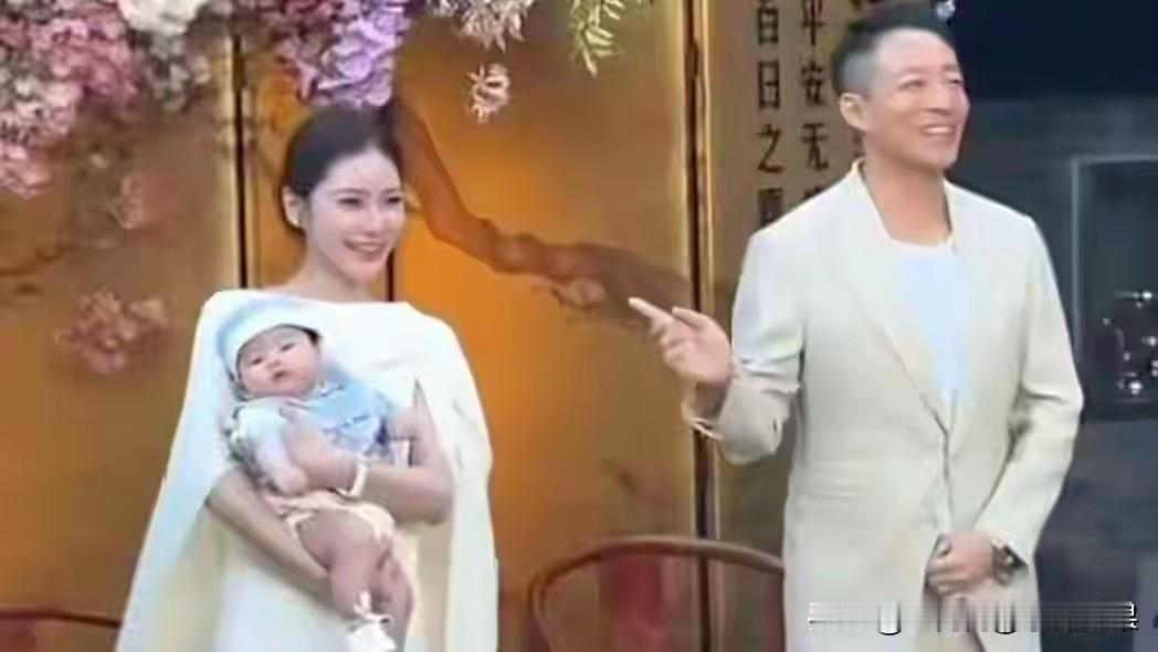 诶呀我的天呐头一看见不会哭不会吵的宝宝，汪宝儿汪吉辰不会是来报恩的吧，在自己的百