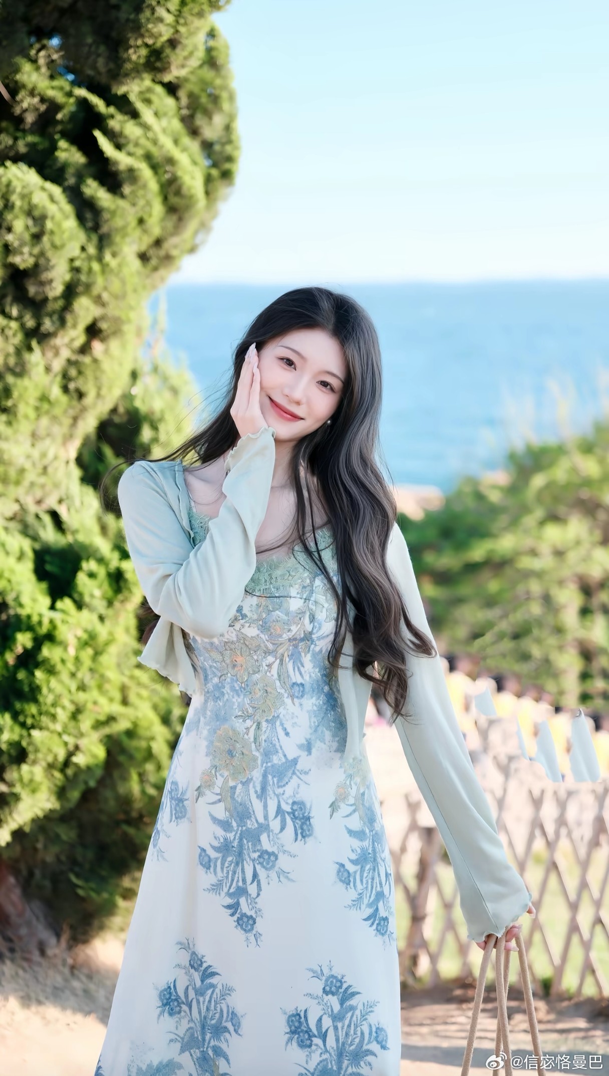 美女清纯甜美气质穿搭小姐姐