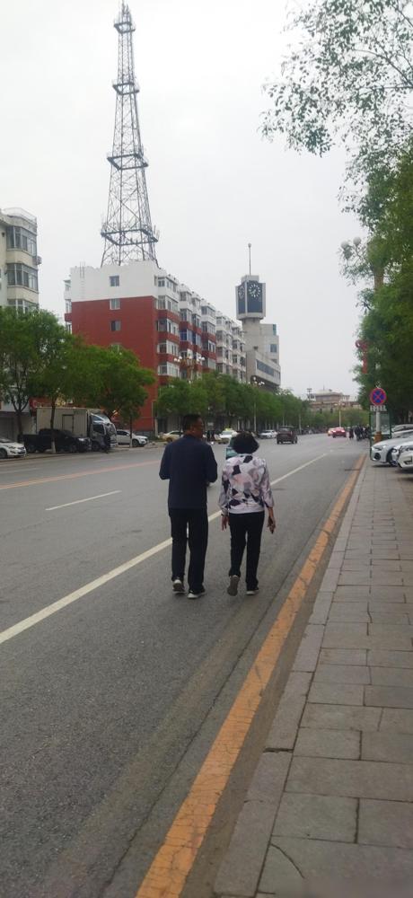 现在退休后老年人绝大多数人都是这样生活的：我爸妈退休快五年了，之前我还总念叨