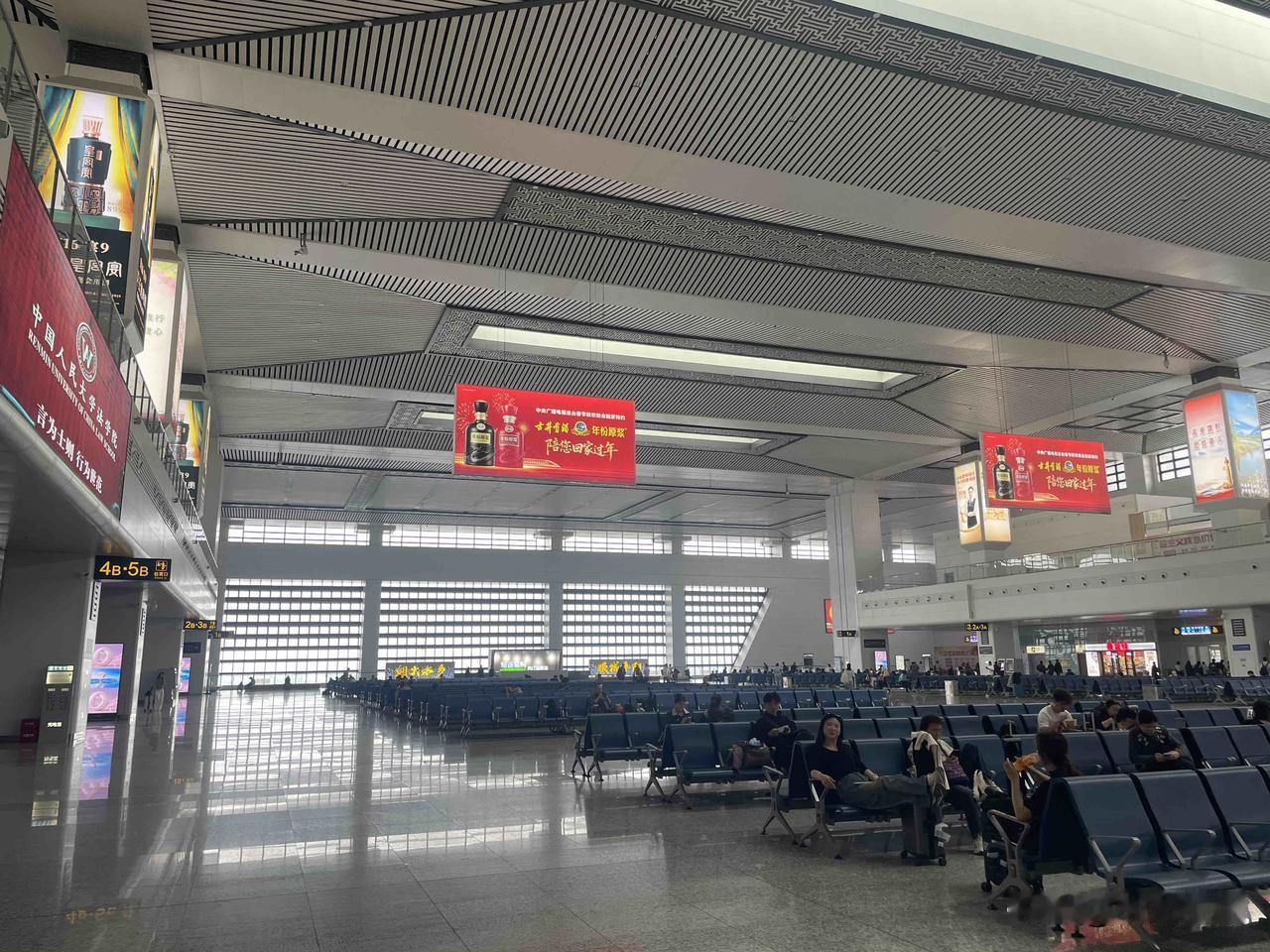 安徽一个地级市（非省会）的高铁站，一共13个进站口，1-13A，1-13B，一共