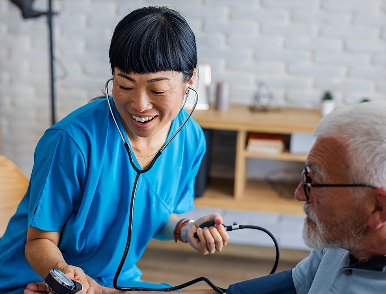 56岁男子不吃药，血压从158/99降至120/80，他的方法值得学习血压高