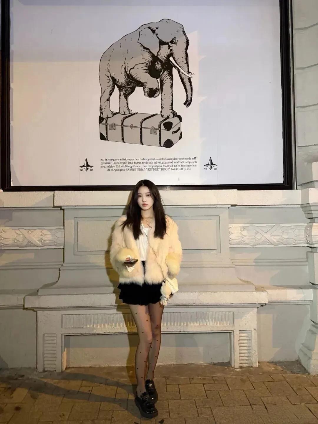 明艳动人小姐姐