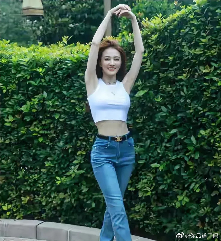 拍照要像徐璐这样才能出片，难怪人家拍的照片都那么动感十足，活力满满！​​​