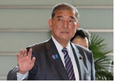 辞职后放飞自我？石破茂或当着193国向中国道歉，日本国内炸锅了 日本政坛最近