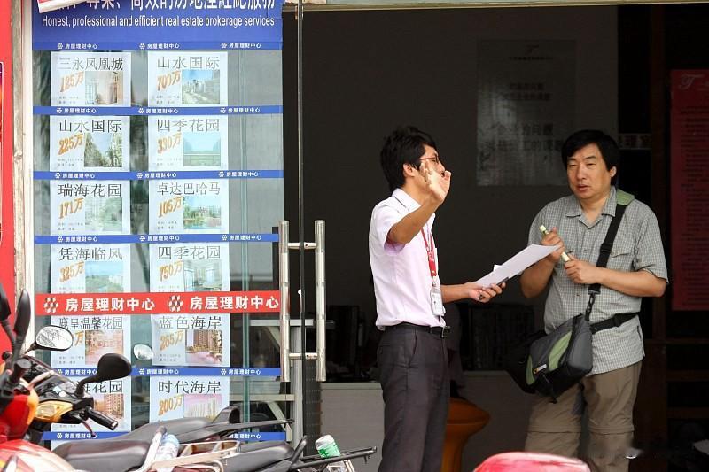 现在对房价最有信心的人是房产中介。其他的人对房价的信心都不是很强。房企拿地非