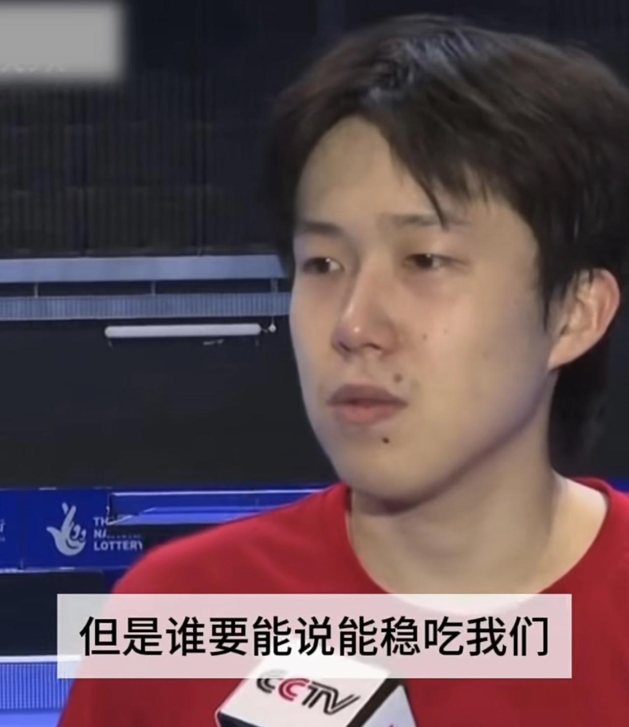 终于搞清楚了为啥张雷教练说王楚钦有股拽的劲伦敦世乒赛央妈采访，王楚钦说，现在