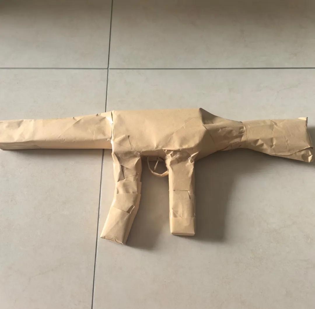 把礼品包装成这样不知道能不能过安检？[呲牙笑]