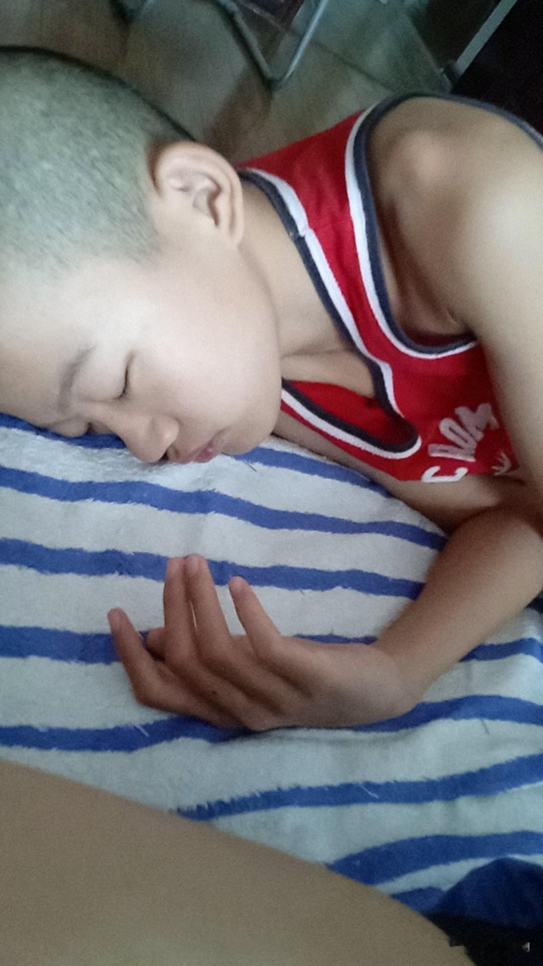 比贫穷更可怕的，是家里有个情绪吸血鬼。这种人不是蠢就是坏，满脑子是☞犟，专爱抬杠