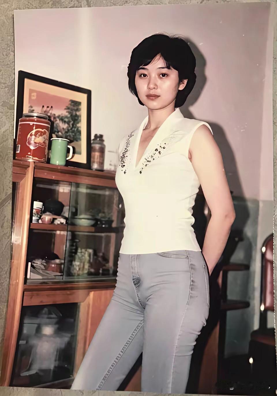 这才是真正的大美人，在80年代，没有美颜滤镜，依旧惊艳。