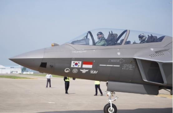 印尼空军买战斗机真是好眼光！先拒了歼-10CE，再签了土耳其“可汗”战斗机，又试