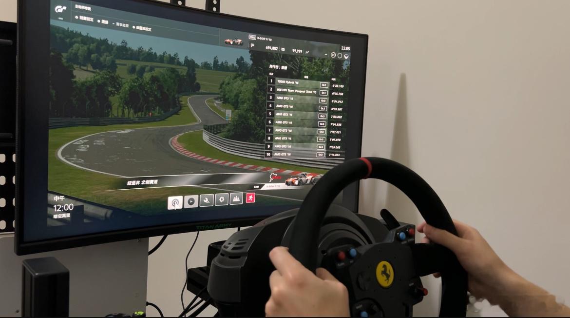 SU7Ultra是GT赛车首款中国车看着我手上的PS4和GTS，我慕了[哭哭]
