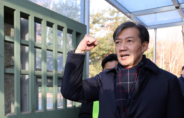 教授们求情曹国一家是牺牲品韩国教授们集体喊话：曹国一家