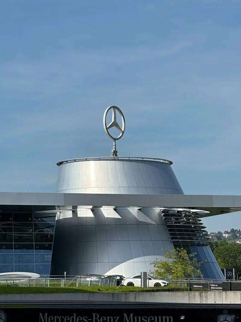 奔驰总部“被要求迁往美国”遭拒据奔驰CEO康林松透露，2025年初美国商务部长