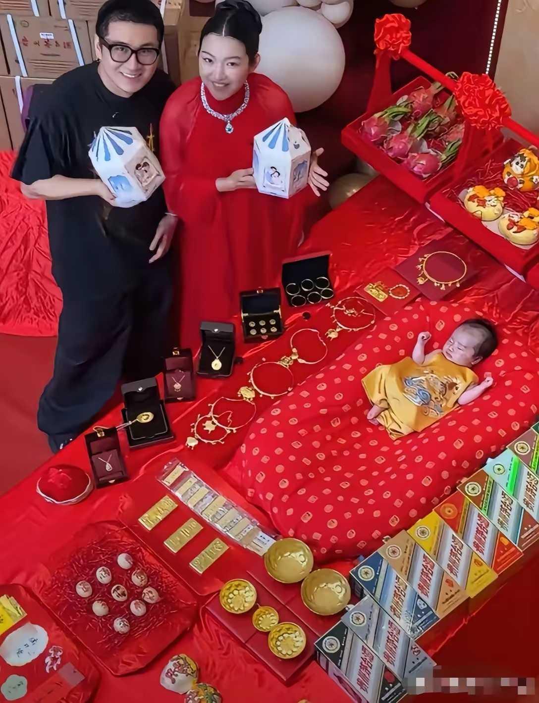 这个宝宝可以躺平了。