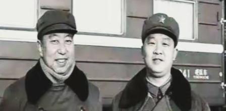 1981年，华国锋退下来了。组织部门的人专门找到他的秘书曹万贵，桌上摊开几份调令