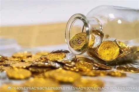 外媒最近注意到了一组有意思的对比。一边，是中国人在以创纪录的速度存钱。我们公布了一组数据：今年前7个