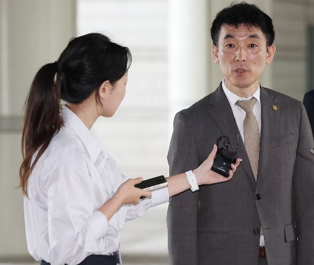 韩国前总统尹锡悦方面在29日结束内乱特别检察组的调查后，表示已诚恳配合调查。韩