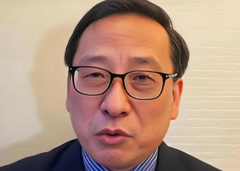 高志凯直言我们过去太本分了，总是拿自家的领土跟外人争“主权是谁的”。他抛出了一个