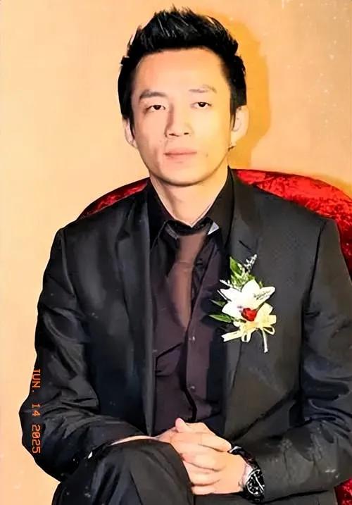 最近有场直播让很多人傻眼了。以前老有人说小汪总说话疯疯癫癫，到处传他性格古怪。上