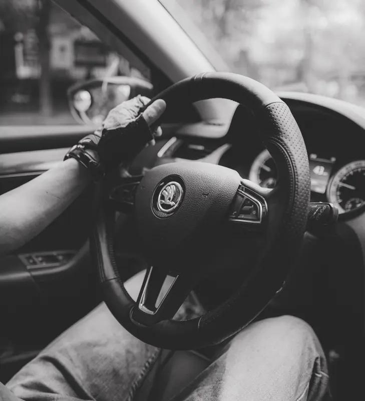 辽宁沈阳这事儿挺有争议。乘客凌晨提前叫车，司机接单跑3.7公里，8分钟赶到又等4