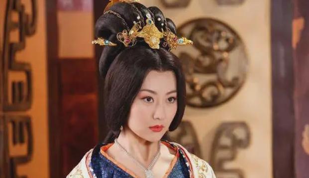 公元592年，宰相杨素将心爱的夫人乐昌，许配给一叫花子。夫人低头不敢作声，任凭叫