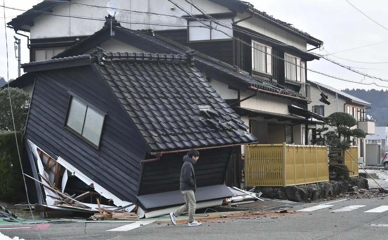 为什么日本这次7.5级地震还没发现有人遇难？而76年唐山7.8级地震却有那么多人