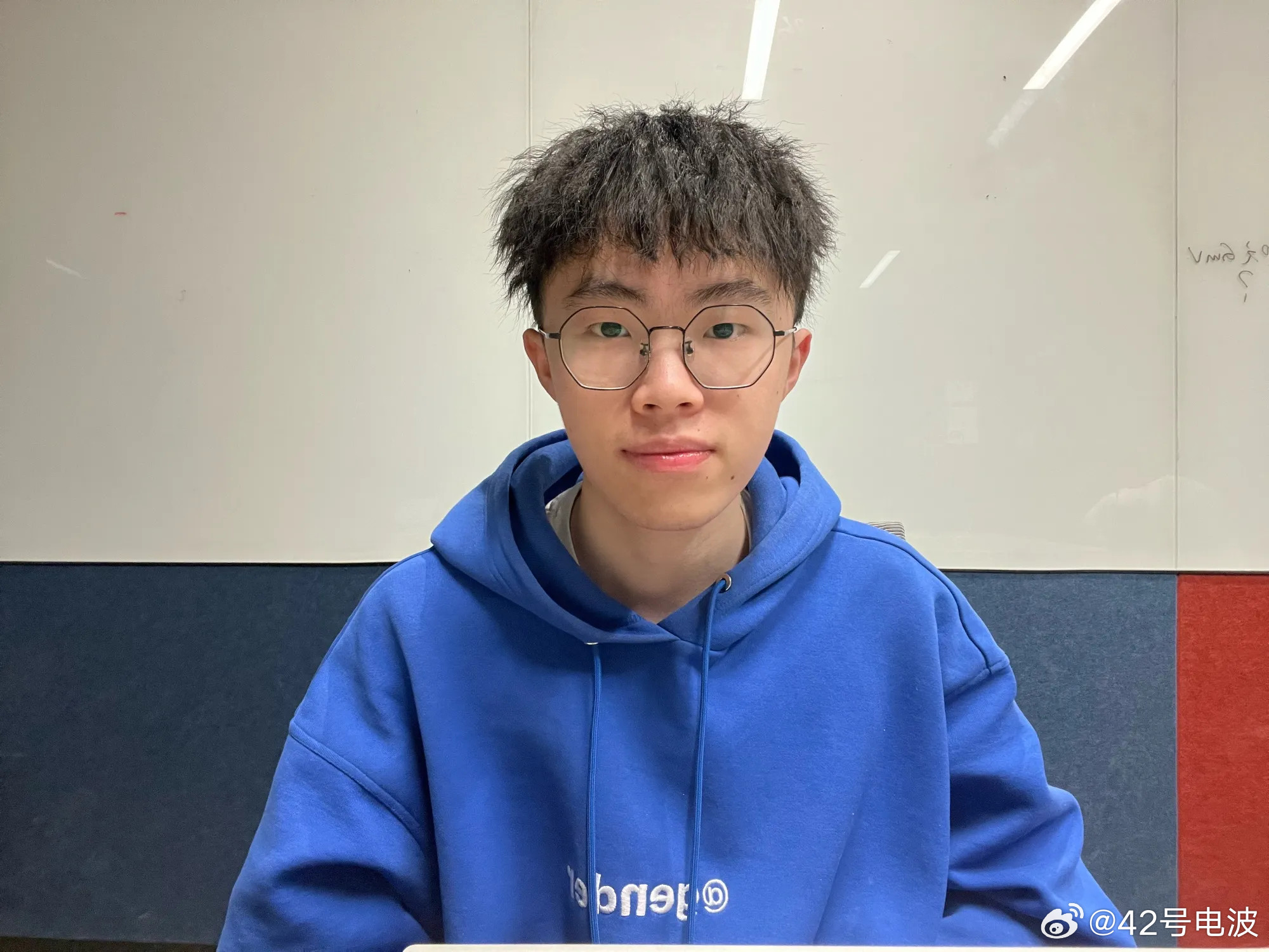 10月8日，据彭博社报道，前字节跳动实习生田柯宇创办的世界模型初创公司，在尚未定名、没有推出产品的情