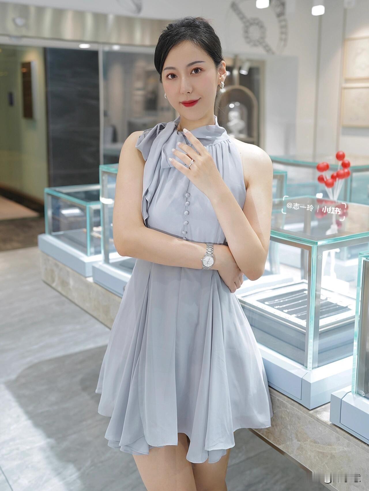 闪耀的戒指与优雅的手表，完美搭配的时尚穿搭！💍🕒