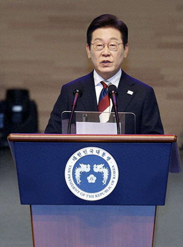 李在明以总统身份代表韩国，放弃“南北统一”的想法，韩国历史上还是头一次！ 韩
