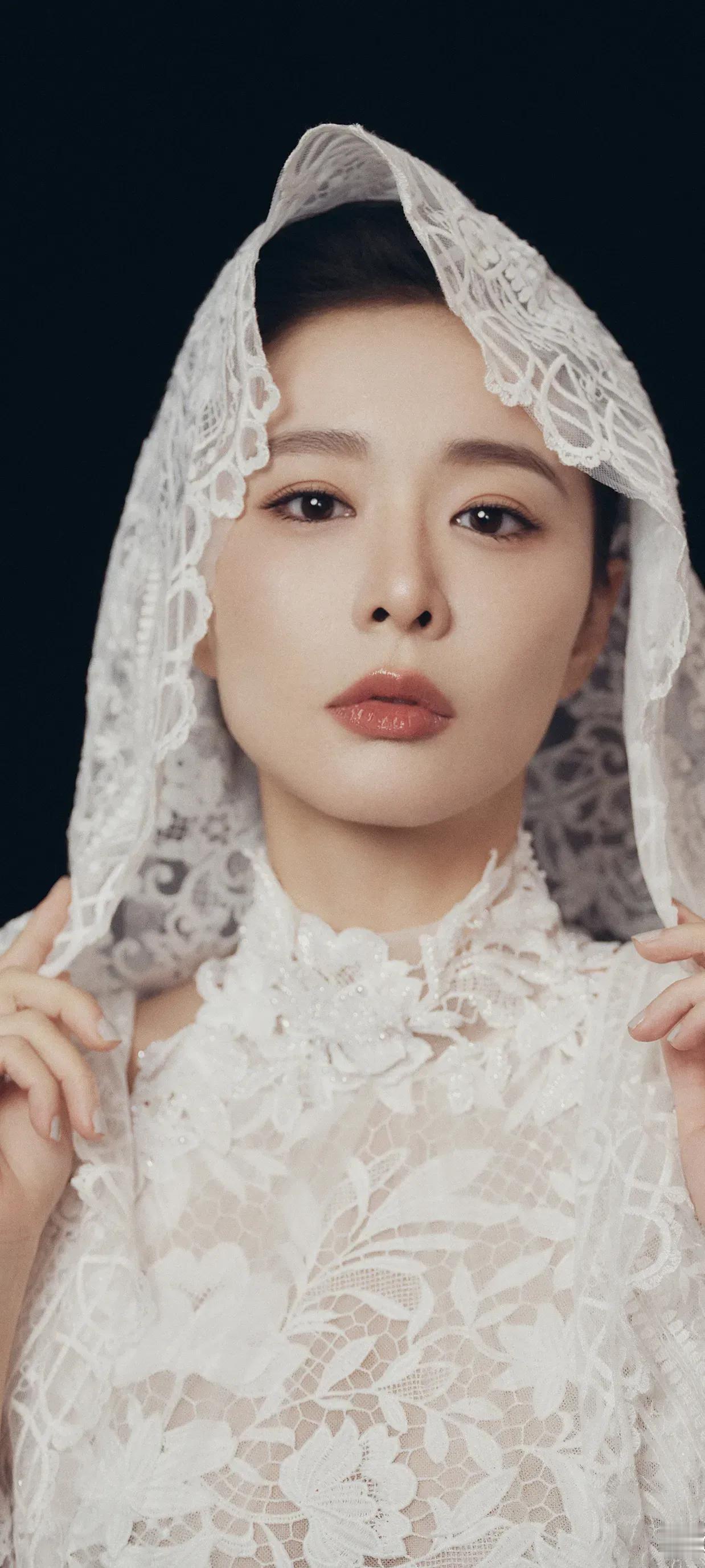 高叶婚纱写真分享，优雅美丽，成熟迷人