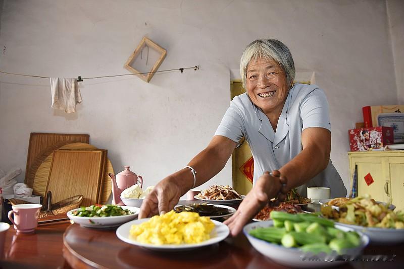 53岁大姐靠“挑食”躲过脑梗！医生：这3类食物，不吃是对的一位53岁大姐体检